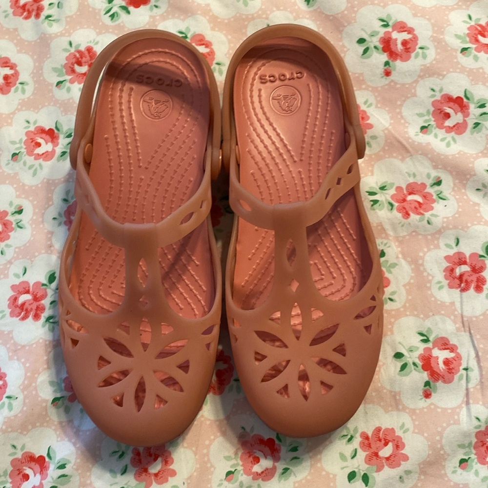 CROCS pink Maryjane style women’s shoes, size 7.